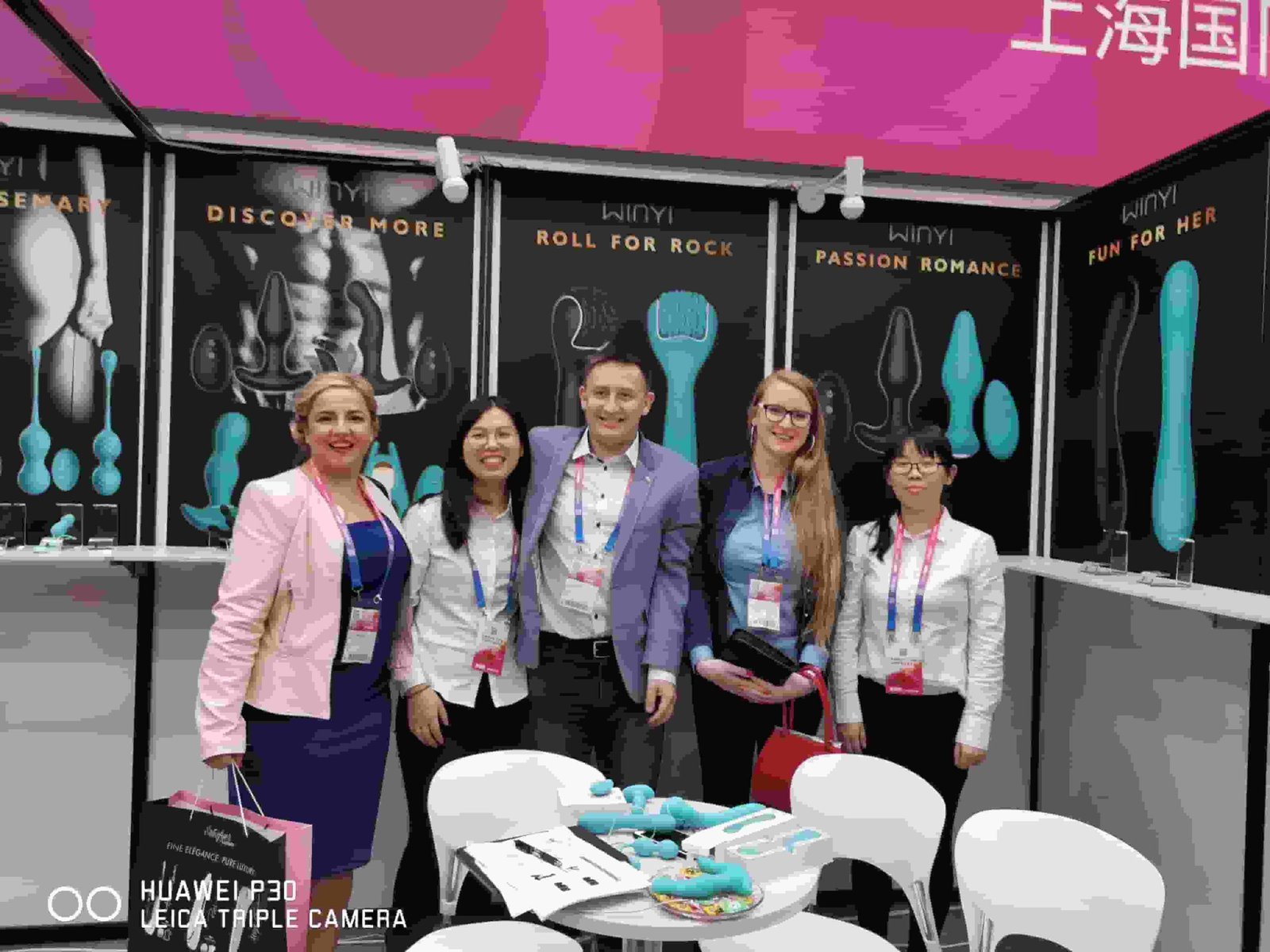 Group Photo of All Attendees at the 2025 Shanghai Exhibition